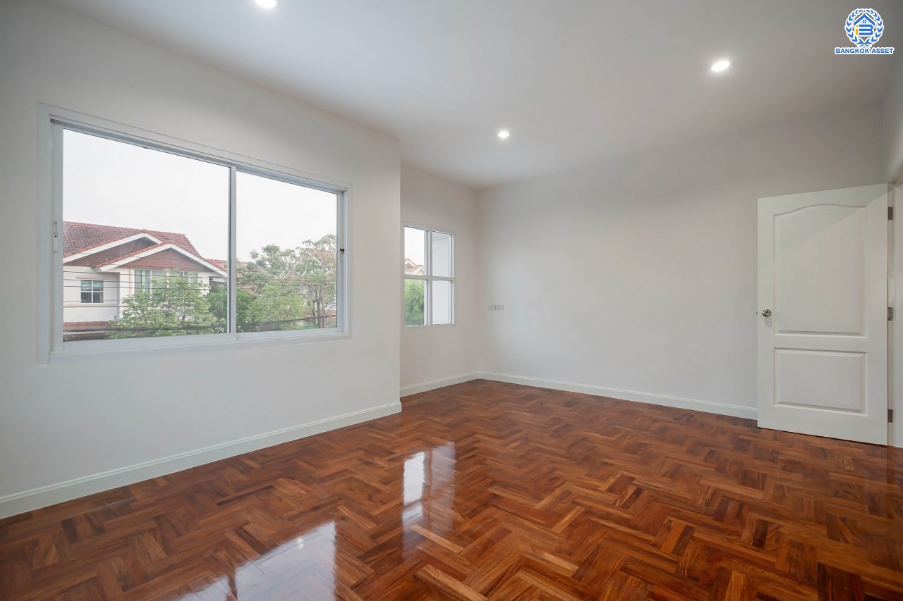 บ้านมือสองตกแต่งใหม่ โครงการ มัณฑิกา กาญจนาฯ-บางบอน รองรับทุกความสุข เนื้อที่ 108.6 ตร.ว. ฟังก์ชัน 3 ห้องนอน 3 ห้องน้ำ 2 ห้องอเนกประสงค์ จอดรถได้ 2 คัน บนทำเลใกล้รถไฟฟ้าสายสีน้ำเงิน "สถานีหลัก2" และจุดขึ้นทางด่วน "พระราม2" และ The Mall บางแค